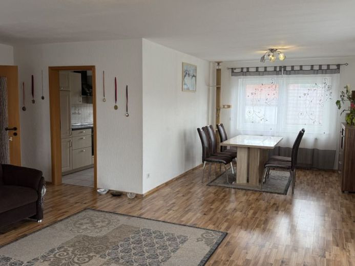 Wohnung kaufen Haßloch – 4-Zimmer-Eigentumswohnung mit Balkon, 2 Stellplätzen und guter Wohnlage – Foto 1
