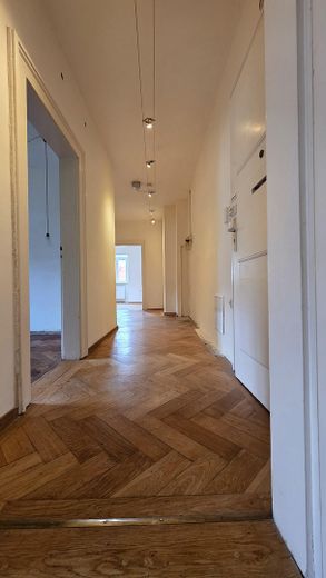 2-Zimmerwohnung in Neuhausen: Altbauwohnung mit Potenzial – Flur