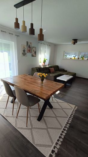 Provisionsfreies Einfamilienhaus (Baujahr 2024) mit PV-Anlage – Option auf 1,87% Kreditübernahme – Wohnen+Essen