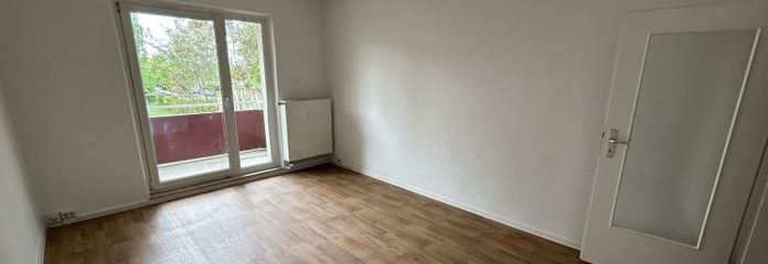 Schnell sein! Helle 3-Zimmer-Wohnung mit Balkon im Erdgeschoss!