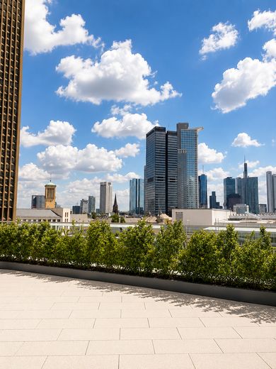 GRAND TOWER UNIEK | Het enige appartement met een privéterras van ca. 121 m² – Blick von eigenem Terrasse
