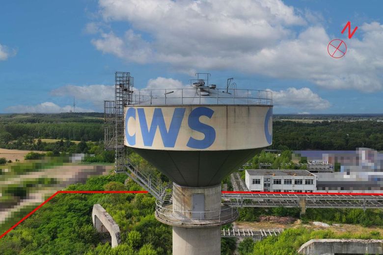 Privisionsfrei 18.000 m² Entwicklungsareal mit Turm und 2 Bunkern nahe Magdeburg – Suedost Luftbild Turm nah