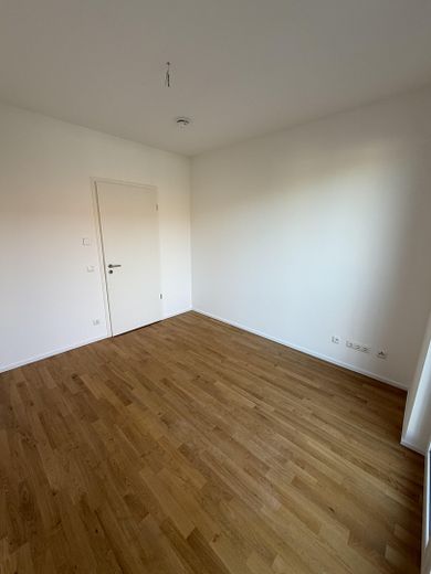 Lichtenberg'de geniş manzaralı modern yaşam: 4 oda, yerden ısıtmalı yeni bina – Zimmer 1