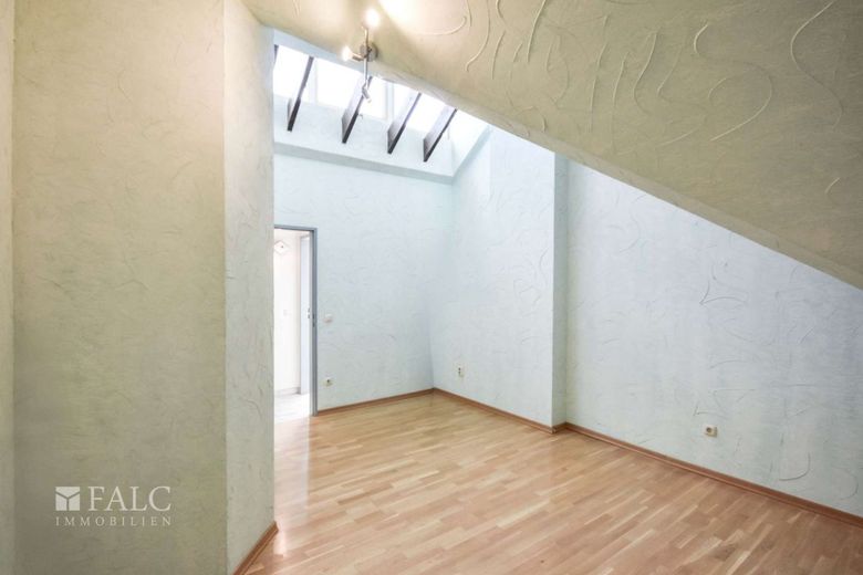 Stilvolle Maisonette mit Balkon, TG-Stellplatz &amp; Aufzug – Schlafzimmer 2 (aktueller Zustand)