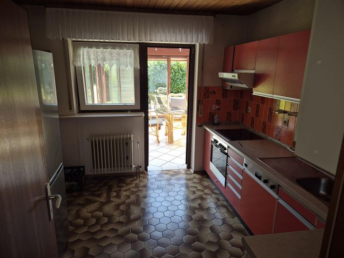 Einfamilienhaus mit Einliegerwohnung, Wintergarten, Garage und Gartenparadies auf 708 m2 – Küche OG Zugang Wintergarten