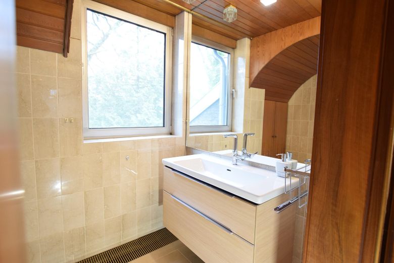 Wysokiej klasy apartament typu penthouse w dzielnicy willowej Frankenforst (Bergisch Gladbach) – Gäste WC