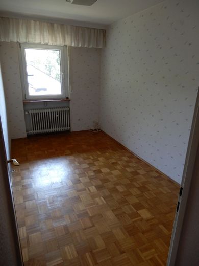 provisionsfrei / RMH in ruhiger Waldrandlage / renovierungsbedürftig – Schlafzimmer / OG 1