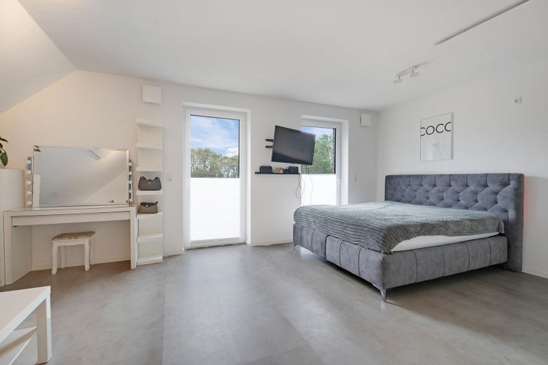 Construction neuve spacieuse avec logement indépendant, installation photovoltaïque et concept d’utilisation polyvalent à Meppen-Rühle – Schlafzimmer OG