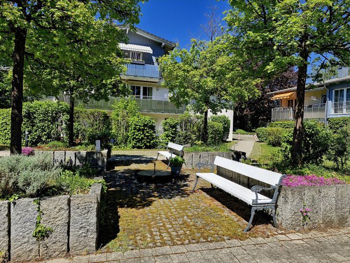 Gauting Seniorenresidenz, 3-Zi-Terrassenwohnung ohne Provision, ab 65 J. oder Kapitalanleger – Innenhof