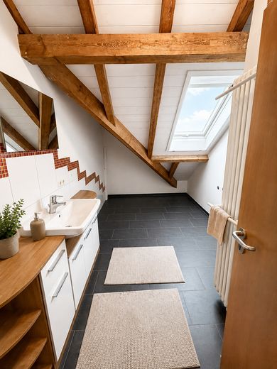 212 qm Familienhaus  - Alleinnutzung oder 2 separate Wohnungen – DG