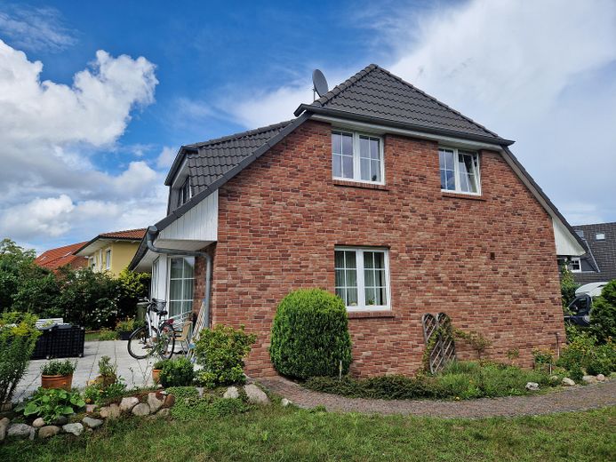 Wohntraum mit Finanzierungsplus: EFH mit separatem Wohnbereich in Lüneburg-Oedeme – Haus Gartenansicht