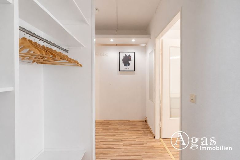 Appartamento tranquillo e libero di 1 stanza con balcone a Wilmersdorf in vendita – Flur/Garderobe