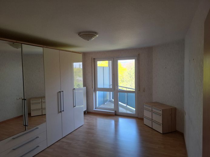 Penthouse na sprzedaż w spokojnej okolicy – Schlafzimmer 1, Balkon