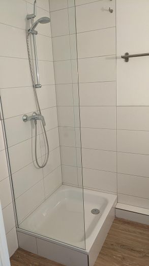 Затишна квартира на 2,5 кімнати з балконом і користуванням садом – Duschbad-1