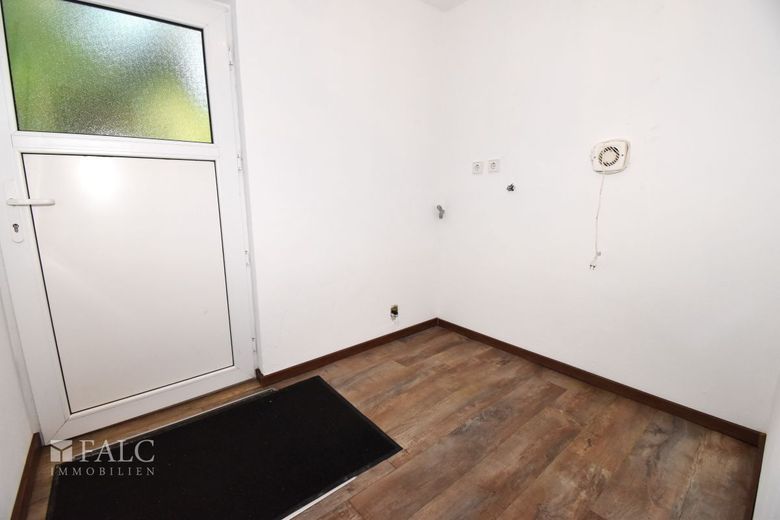 RESERVIERT!! Saniertes Wochenendhaus im Wald – HW-Raum