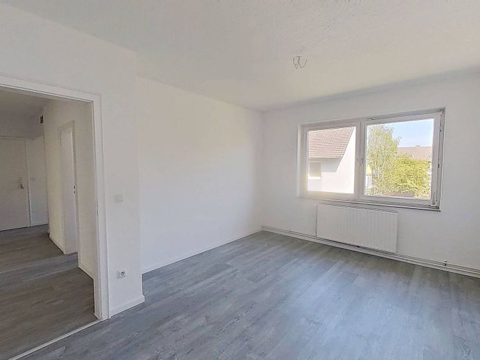 **FRISCH RENOVIERT** Helle 3-Zimmer-Wohnung mit BALKON und modernem Wannenbad – Ansicht I: Schlafzimmer I