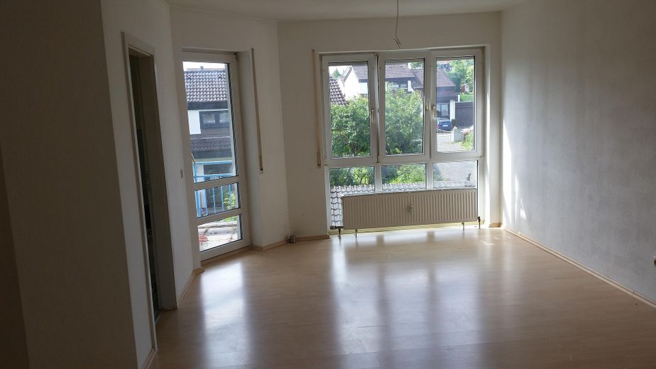 Helle, gemütliche 3-Zi.-Wohnung zentral in Usingen – Wohnzimmer