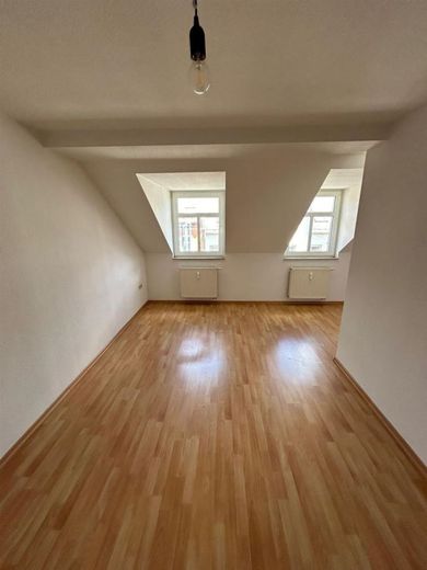 Großzügige und vermietete 2-Zi. mit Laminat, Balkon, EBK und Wanne in zentraler Lage – PHOTO-2024-07-09-15-19-39_4