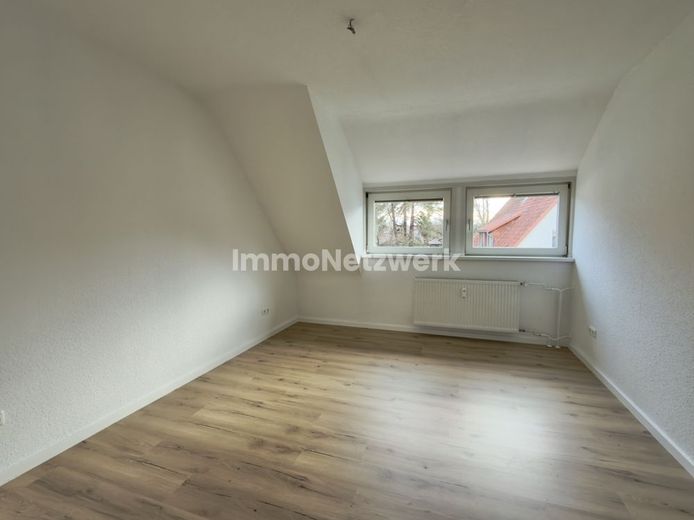 Vollrenovierte 3 Zimmer Wohnung im Greitweg, modernisiertes Bad mit Wanne zum 1.2.26 – Zimmer 1