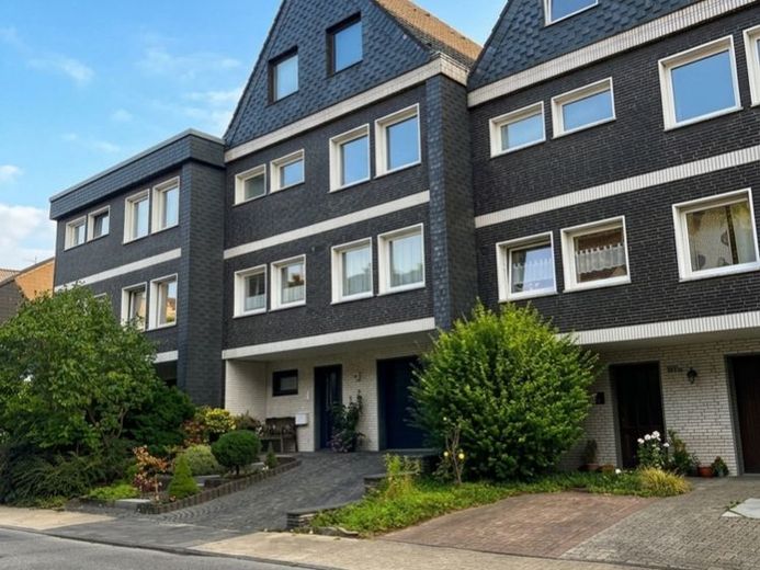 Großzügiges Reihenhaus * ausgebautes DG, Garage & sonniger Garten *
viel Platz für die Familie – Foto 1