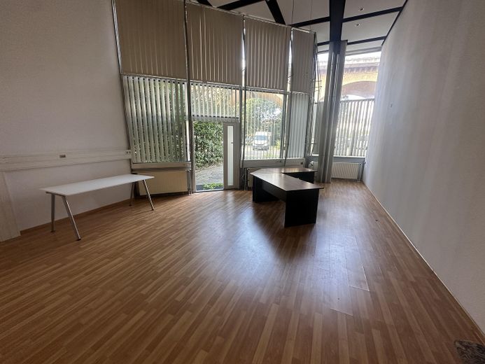 Büro + Werkstatt/Lager: 86 m² mit eigenem Eingang & 2 PKW Stellplätzen – Foto 1