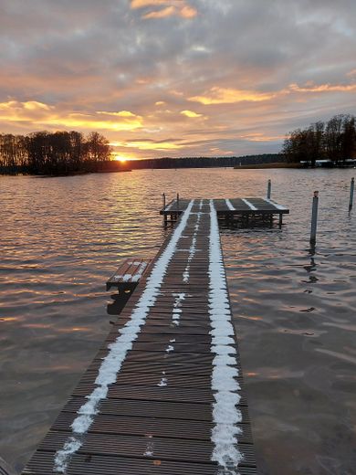 Groß Köris’te su kenarlı taşınmaz, İskele ve misafir evi bulunan seçkin göl mülkü- komisyonsuz – Sonnenuntergang im Winter
