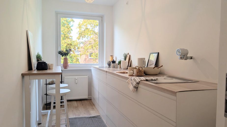 Licht 3-kamerappartement, volledig gerenoveerd, met balkon bij het stadspark en parkeerplaats in de ondergrondse garage – Küche