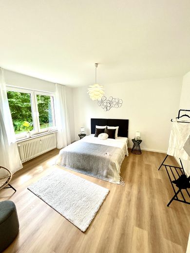 Gerenoveerd 3-kamerappartement met terras en tuinaandeel op aantrekkelijke locatie in Hasbergen – Foto 3