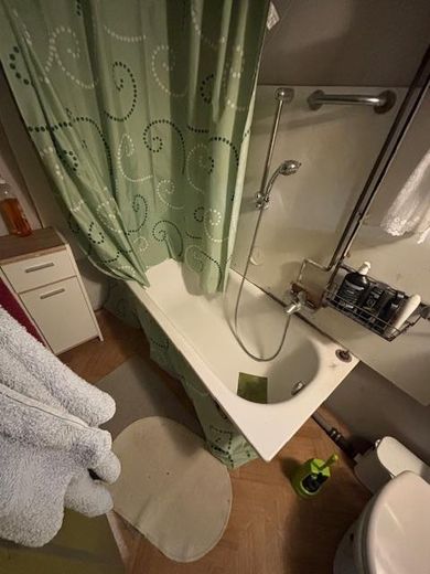 Waschkeller mit WC und Wanne