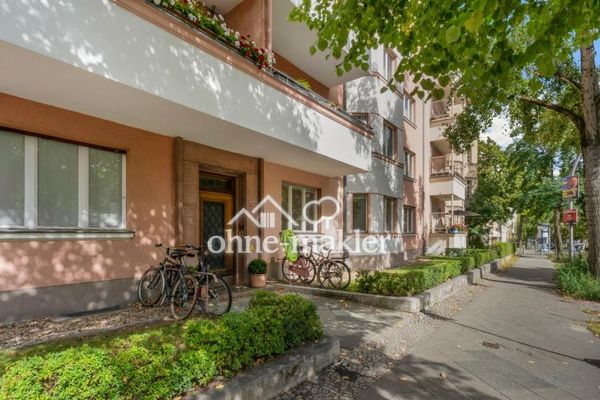 KOMİSYONSUZ - 144 m² büyüklüğünde, Schmargendorf'da iç avlu bahçeli 4,5 odalı yüksek zemin kat dairesi