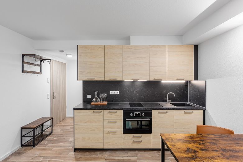 Neubau: vollmöblierte Businessapartments mit Panoramablick – Apartment 3 Einbauküche