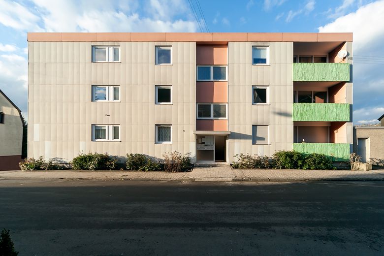 v. Süd (mittl. Etage, rechts!)