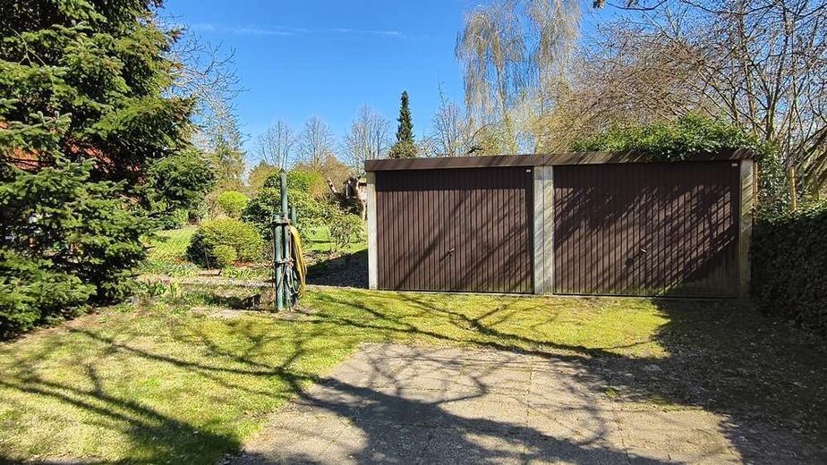 Uetze - Dollbergen - Handwerkertraum - Grosses Wohnhaus zum Sanieren – Doppelgarage