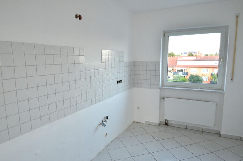 ****TOP 3,5-4 Zimmerwohnung, großer Balkon, in Ansbach, ruhige zentrale Lage –  Küche mit Platz für Essecke