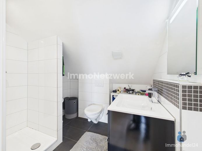 TOPLAGE***vollunterkellerte DHH mit Garage &amp; toller Wohnlage***NEU – Duschbad DG