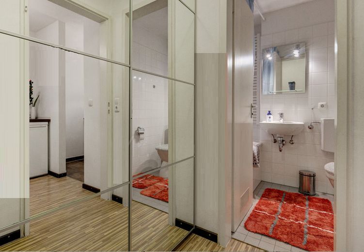 Ankleide mit Schrank