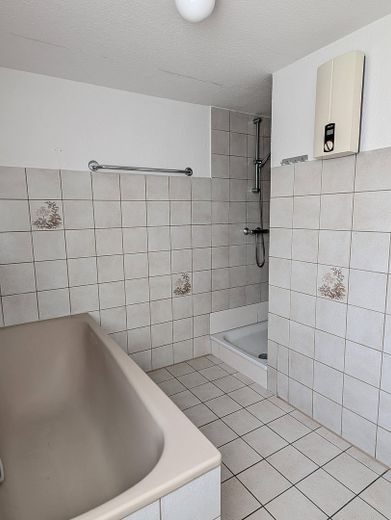 Provisionsfreie attraktive 3,5-Zimmer-Eigentumswohnung mit Garage in ruhiger Lage – Badezimmer