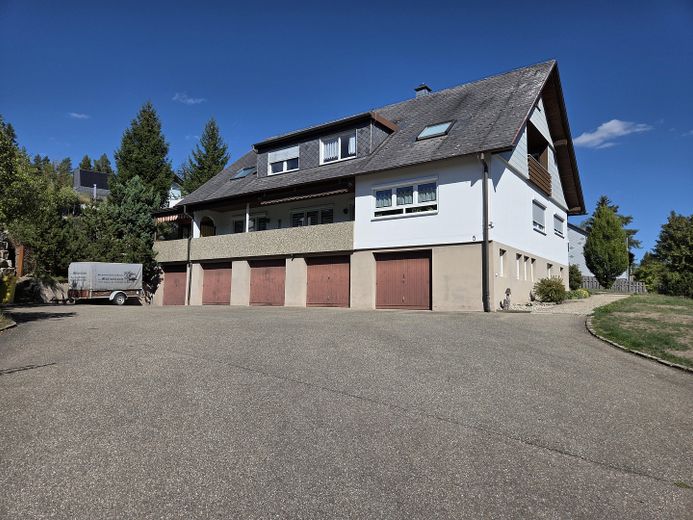 Tanto spazio, tante possibilità: casa plurifamiliare con ampio terreno! – Foto 2