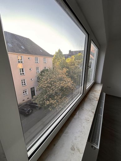 Appartement de 2 pièces à Essen-Rüttenscheid – emplacement idéal, cuisine incluse – Blick Wohnzimmer