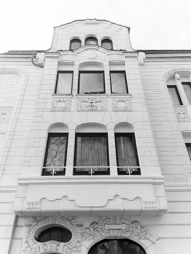 आर्ट नोव्यू भवन में आकर्षक अटारी अपार्टमेंट, शीघ्र उपलब्ध – Hausfassade (Teilansicht)
