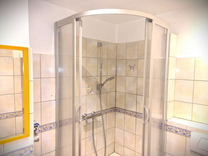 Badezimmer Ansicht 1