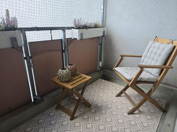 Balkon ve ankastre mutfaklı mobilyalı 1 odalı daire – yaklaşık 39 m² – Balkon