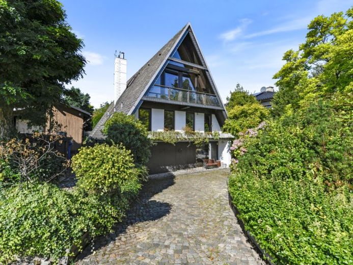 Exceptional monopitch-roof house in a quiet location on the outskirts of Ohlendorf – Photo 1