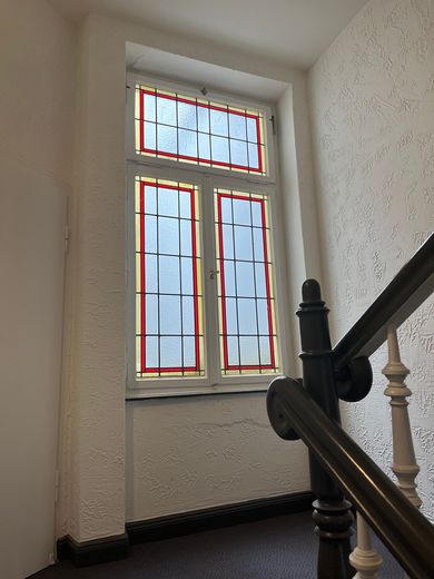 Odnowione mieszkanie w starej zabudowie z dużym balkonem, kuchnią i garażem w dzielnicy klinik – Foto 7