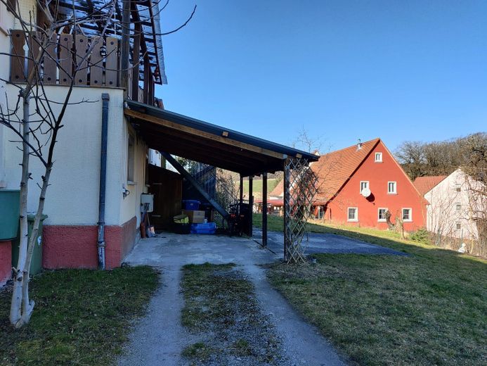 Schöne 4 Zimmer Wohnung mit Balkon und Garten – Caport