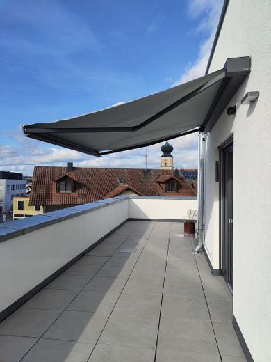 Prov.frei!-Hochwertige 3-Zi.-Terrassenwohnung mit großer Dachterrasse, Küche, zentral – Terrasse Südseite