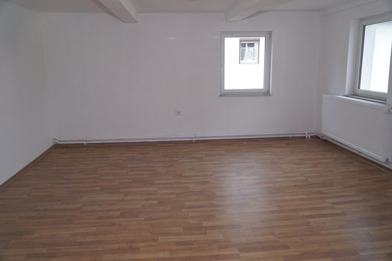 Vollständig renoviertes und modernisiertes 5-Zimmer-Einfamilienhaus in Eichendorf – 2. Schlaf-/Kinderzimmer OG