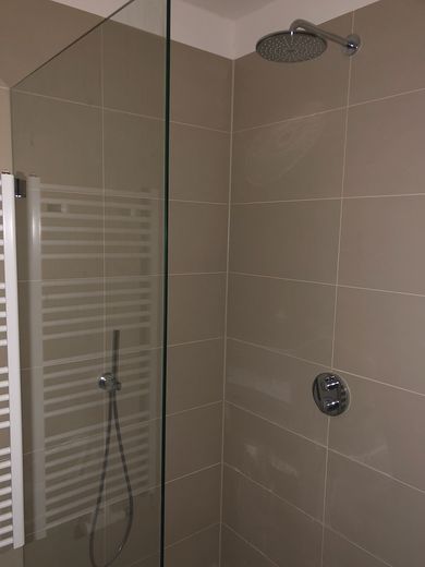 Appartement 4 pièces haut de gamme au Kastanien Hof à Alt-Osdorf – Badezimmer 3