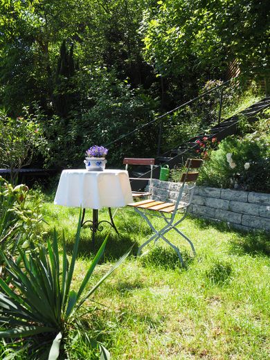 Beautiful single-family house with a very large garden – Garten