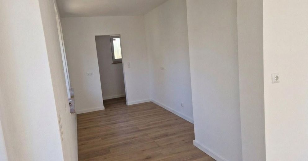 NEU - Saniertes Einfamilienhaus mit sehr viel Platz, Südgarten – Küche mit Speis